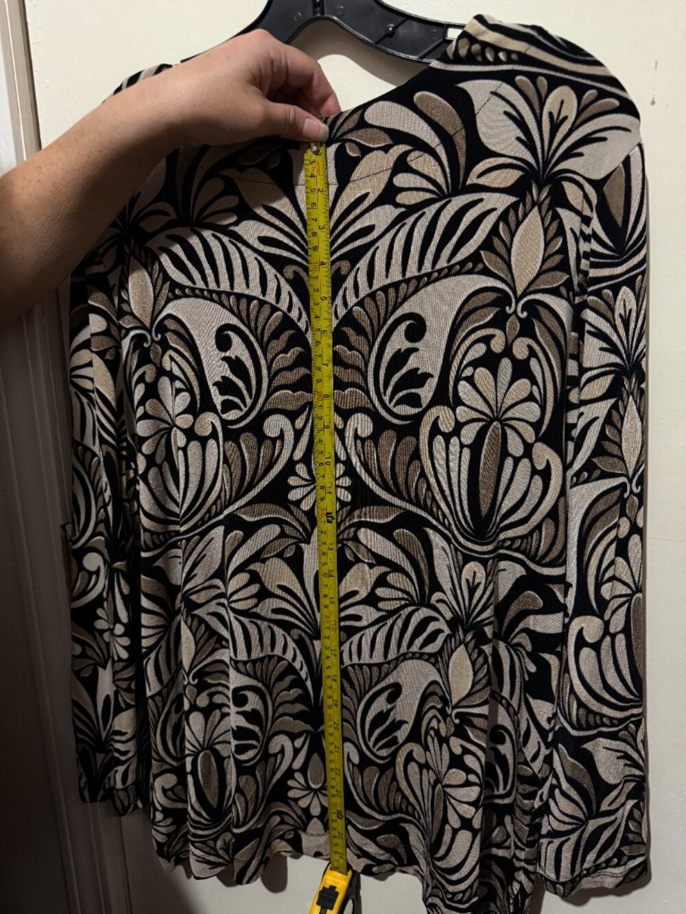 Chico's Size 3 XL Black Beige Paisley Scroll V-Neck Long Sleeve Tunic Top - Picture 13 of 16